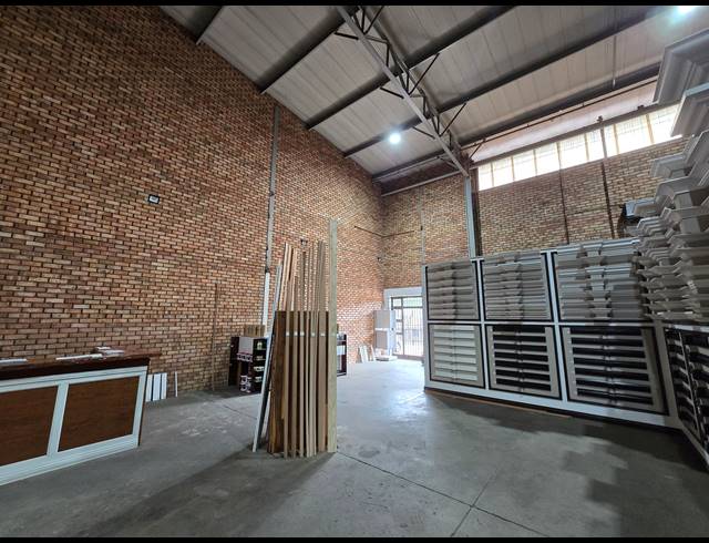 305M² WAREHOUSE TO LET IN MEADOWDALE